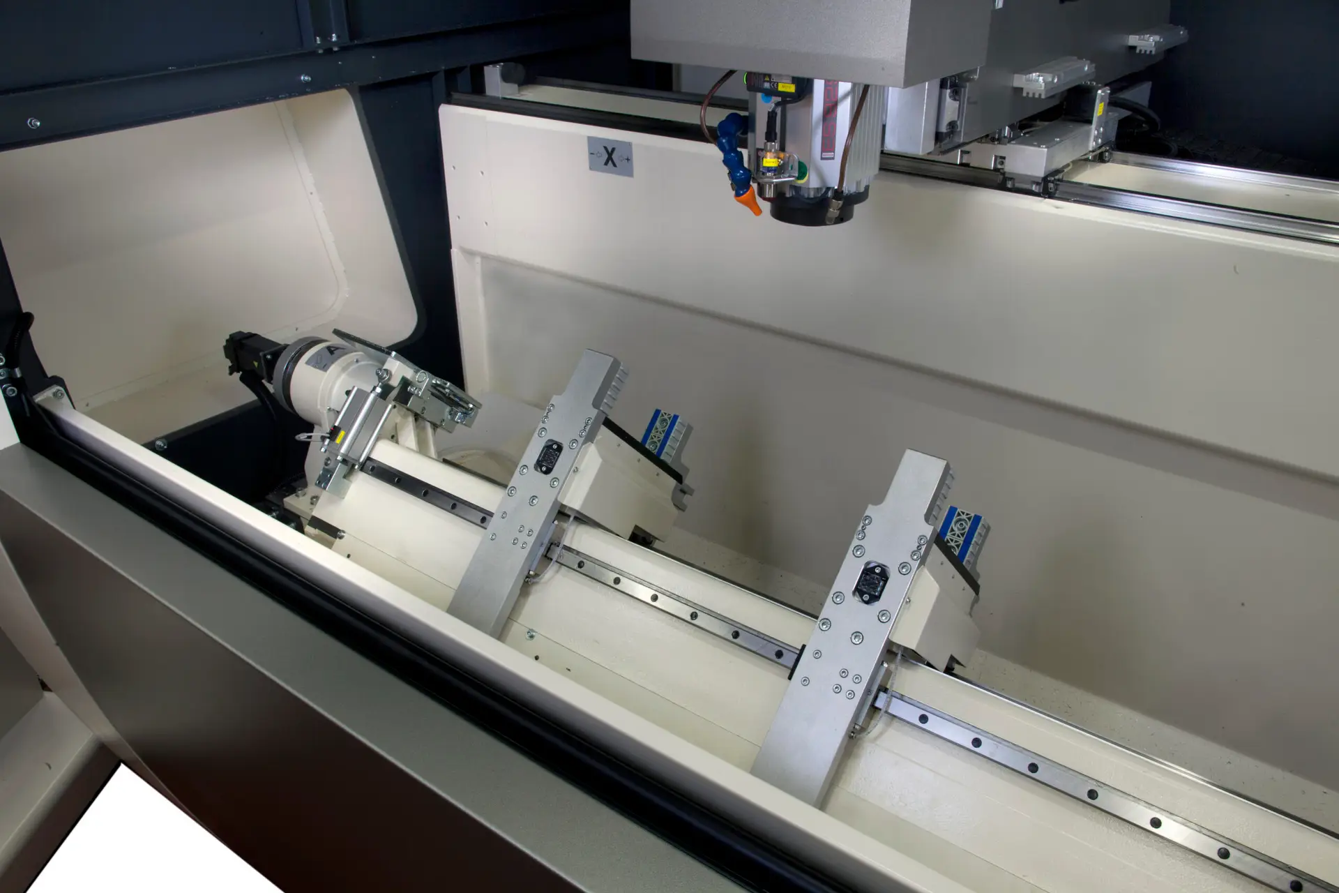 Aluminium cnc bewerkingscentra detail afbeelding 4
