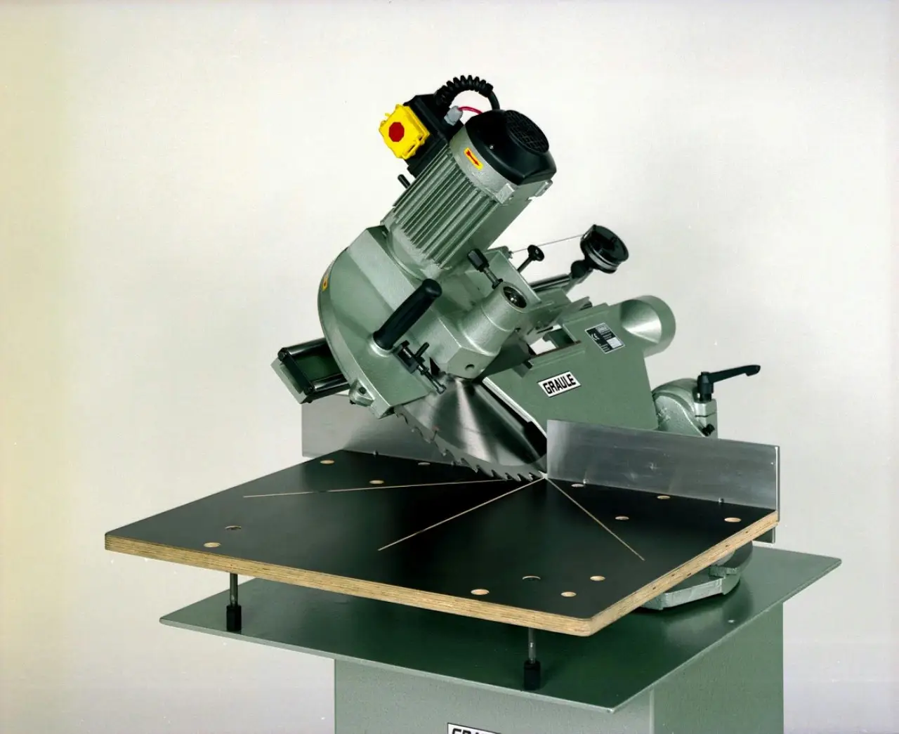 Aluminium radiaalzaagmachines detail afbeelding 1