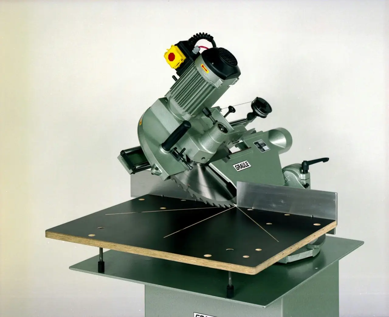 Kunststof radiaalzaagmachines detail afbeelding 2